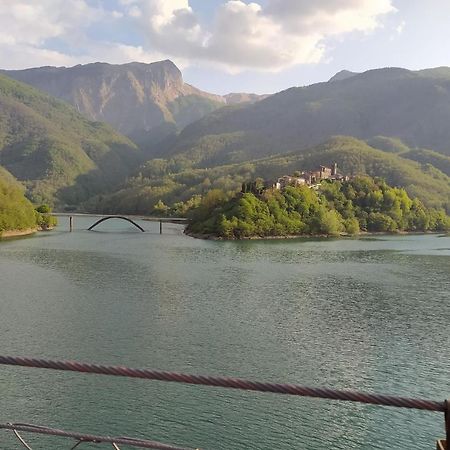 Casa Vacanze Al Colletto - Con Terrazza Panoramica In Centro Storico Vagli di Sotto Екстериор снимка