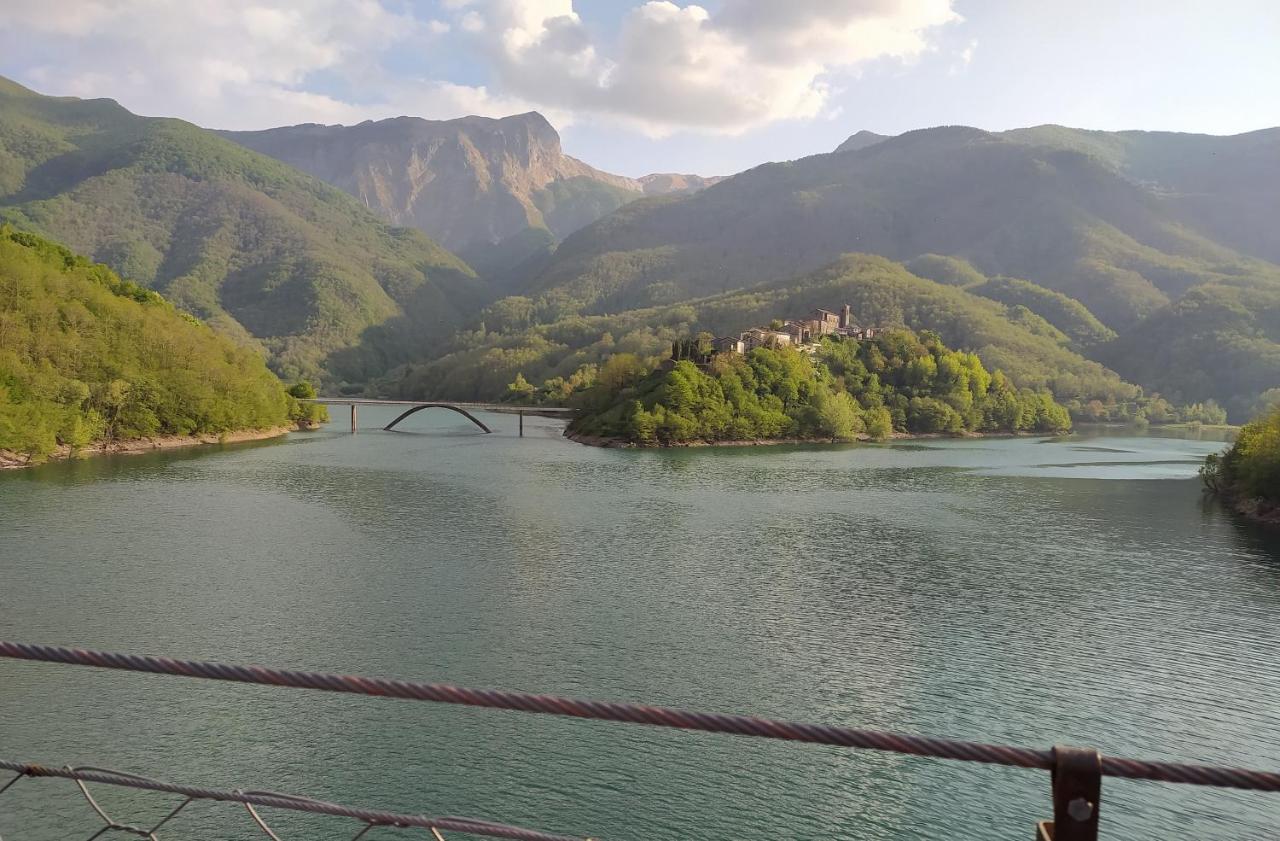 Casa Vacanze Al Colletto - Con Terrazza Panoramica In Centro Storico Vagli di Sotto Екстериор снимка